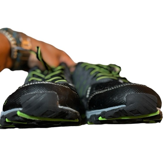 Fila At Peak 21 Boys Sneakers Black Gray with Neon Green Size 5 Low Top Sneakers - Picture 8 of 14